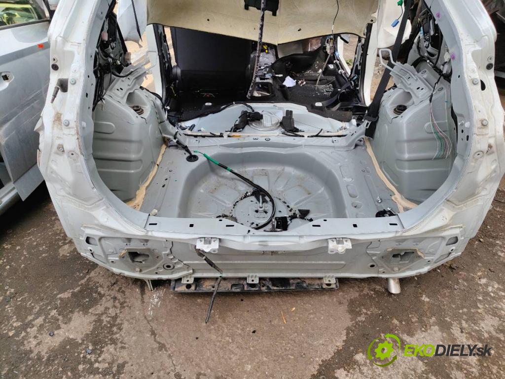 TOYOTA YARIS IV SUV 2021 92 kW 1.5 (MXPB10) 1490 karoséria ČTVRŤÁK: Blatník prah strecha PODŁUŻNICA