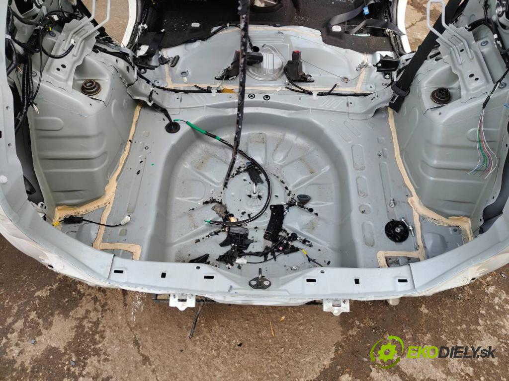 TOYOTA YARIS IV SUV 2021 92 kW 1.5 (MXPB10) 1490 karoséria ČTVRŤÁK: Blatník prah strecha PODŁUŻNICA