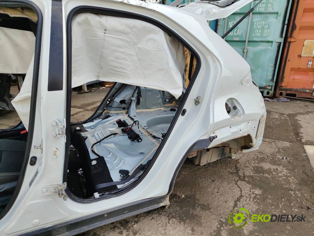 TOYOTA YARIS IV SUV 2021 92 kW 1.5 (MXPB10) 1490 karoséria ČTVRŤÁK: Blatník prah strecha PODŁUŻNICA