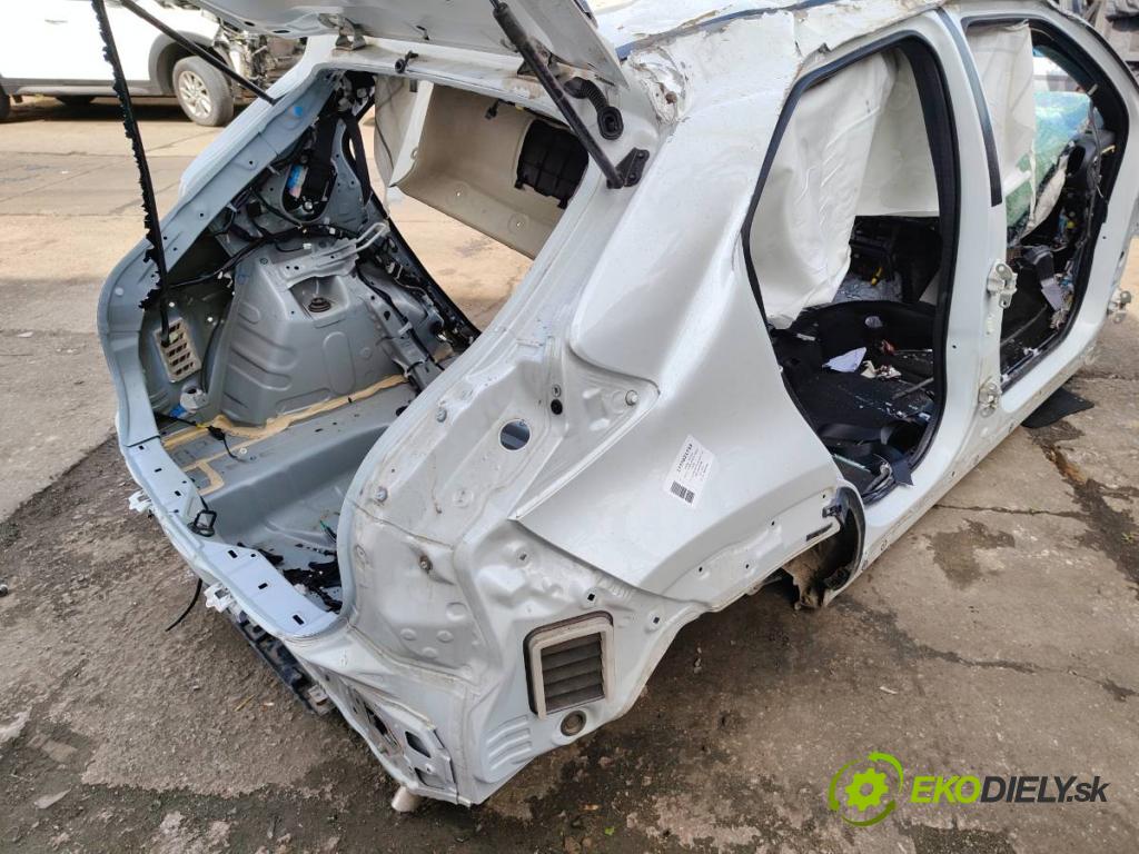 TOYOTA YARIS IV SUV 2021 92 kW 1.5 (MXPB10) 1490 karoséria ČTVRŤÁK: Blatník prah strecha PODŁUŻNICA
