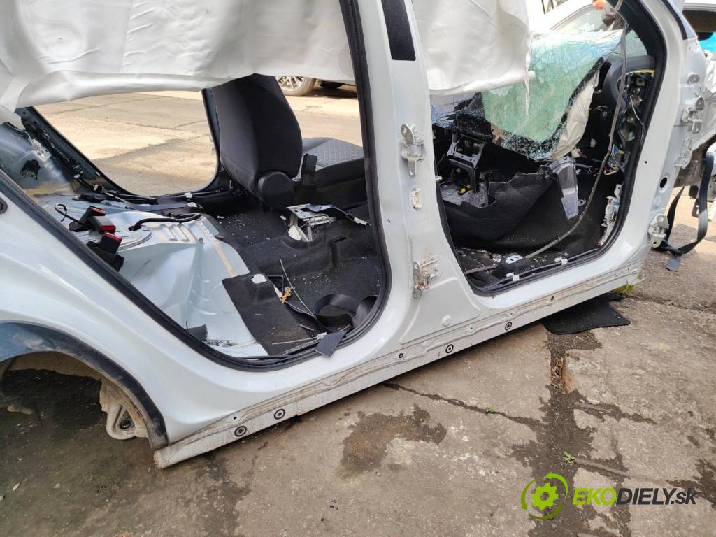TOYOTA YARIS IV SUV 2021 92 kW 1.5 (MXPB10) 1490 KAROSERIA ČTVRŤÁK blatník práh střecha PODŁUŻNICA