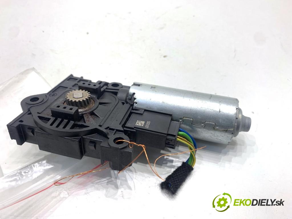 BMW G05 SUV 2020 294 kW xDrive M 50 d 2993 Motor strešného okna 10030661A