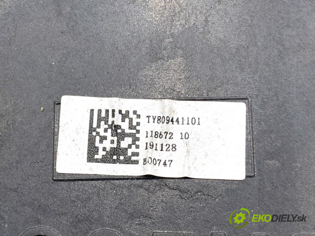 BMW G05 SUV 2020 294 kW xDrive M 50 d 2993 uchycení RADAR DISTRONIC zadní část levý 8094411