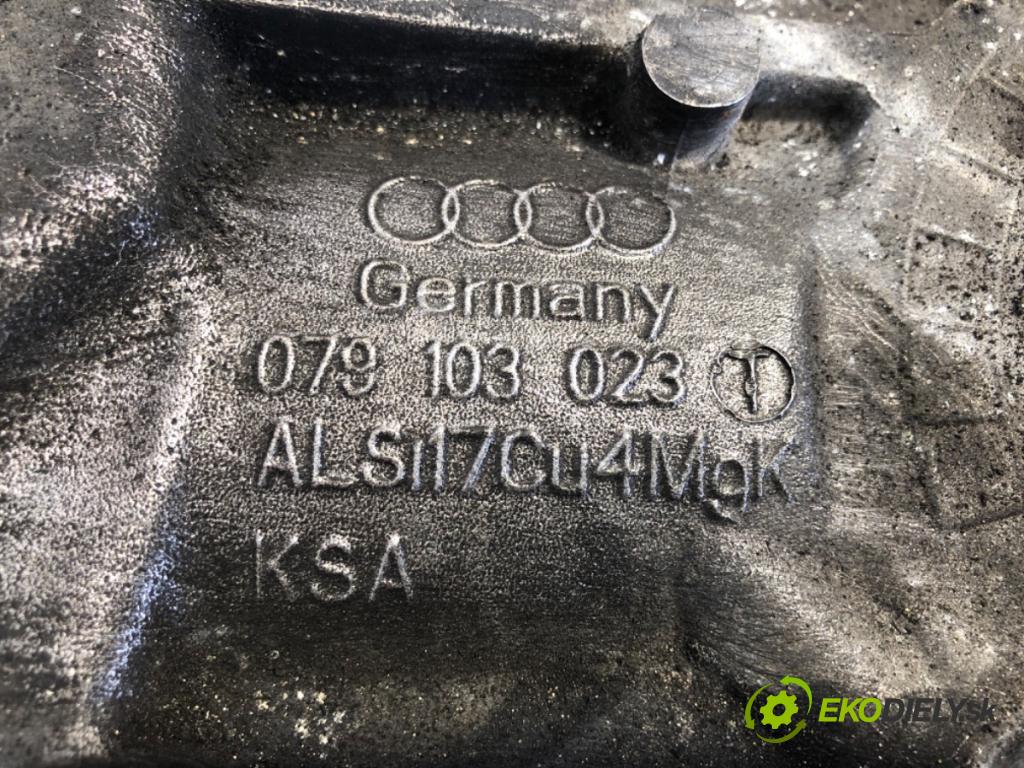 AUDI R8 I coupe 2013 316 kW 4.2 FSI quattro 4163 blok Motor stolík