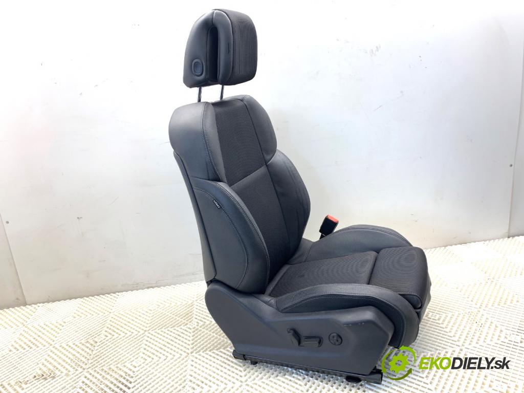 PEUGEOT 508 I sedan 2017 133 kW 2.0 BlueHDi 180 1997 sedadlo pravý přední část