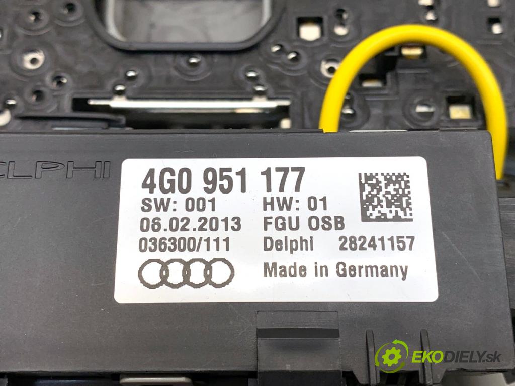 AUDI A6 C7 Kombi 2013 130 kW 2.0 TDI 1968 světlo stropní 4G0951177