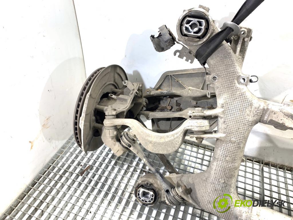 BMW G05 SUV 2020 294 kW xDrive M 50 d 2993 výztuha zadní část 6894149