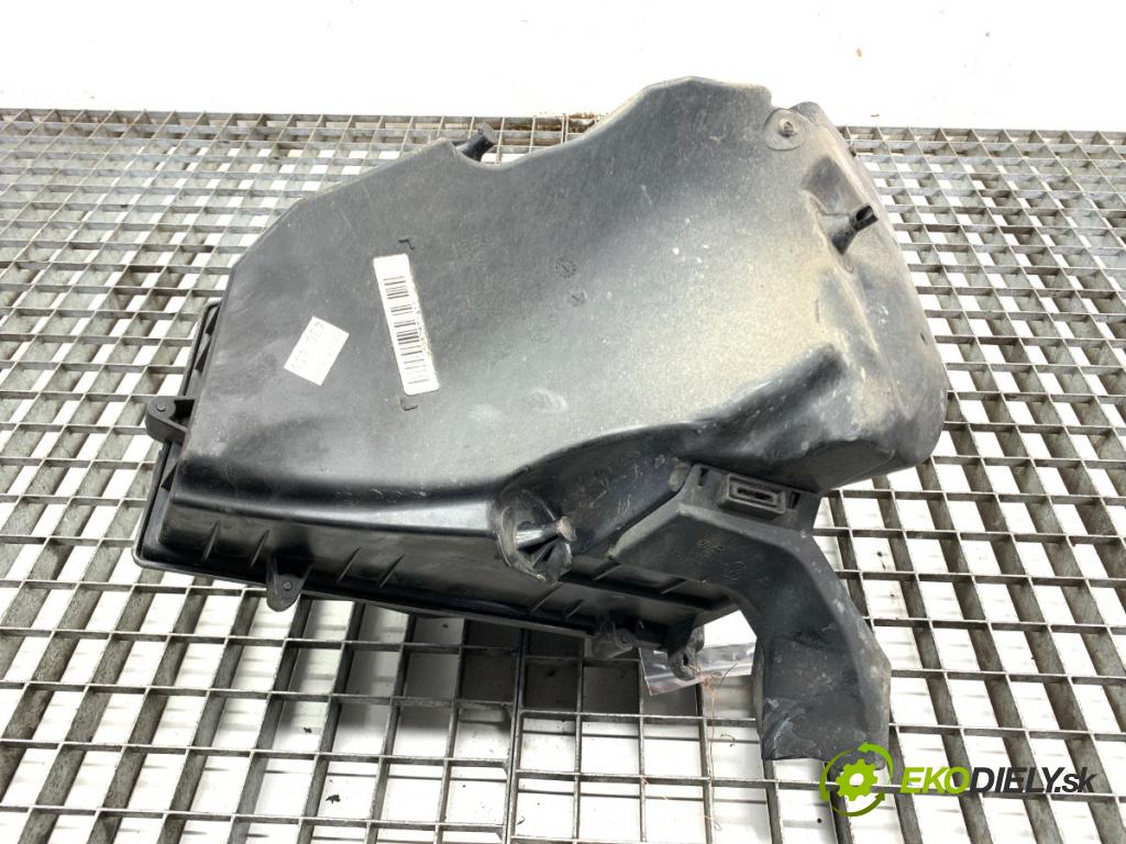 BMW G05 SUV 2020 294 kW xDrive M 50 d 2993 obal filtra vzduchu 8575714 (Kryt vzduchového filtru)