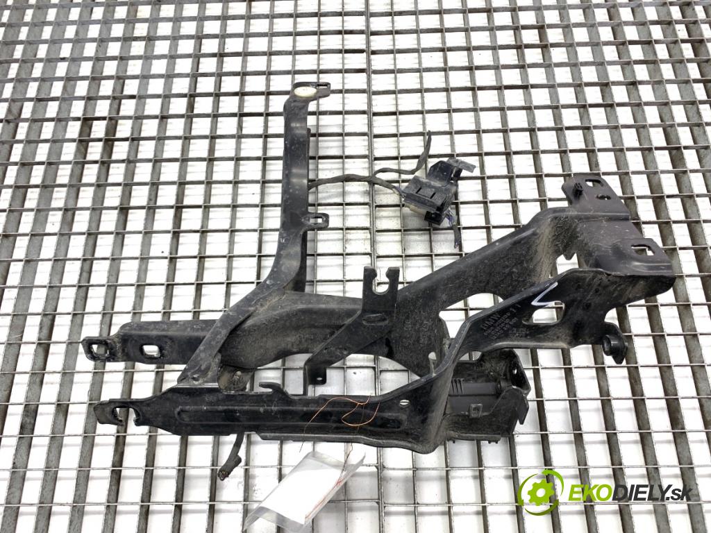BMW G05 SUV 2020 294 kW xDrive M 50 d 2993 uchycení světla levý 7421709