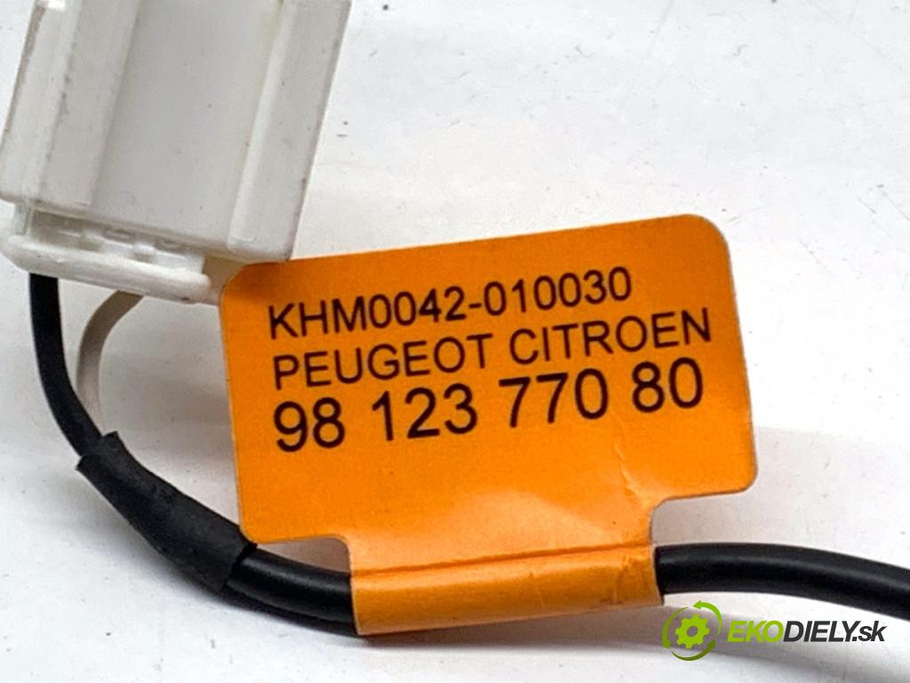 PEUGEOT 508 I sedan 2017 133 kW 2.0 BlueHDi 180 1997 MIKROFON: BLUETOOTH 9812377080