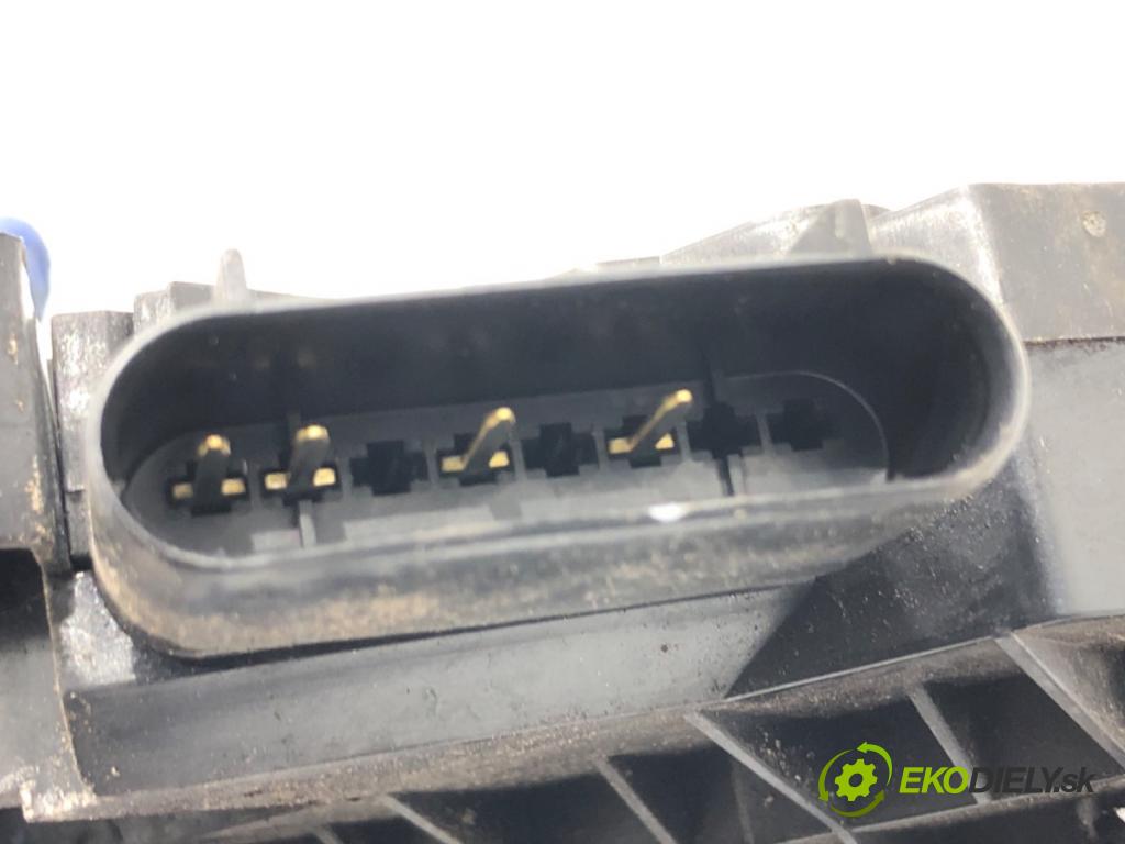 FORD FIESTA MK7 liftback 2009 60 kW 1.25 1242 zámok Dvere pravy predný 8A6A-A21812-BC