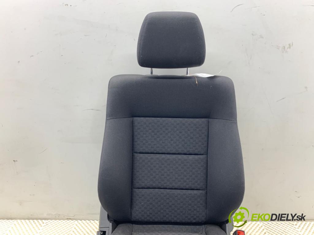 MERCEDES-BENZ W212 sedan 2010 170 kW E 350 CDI (212.025) 2987 sedadlo pravý přední část