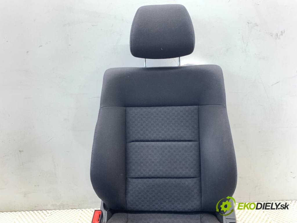 MERCEDES-BENZ W212 sedan 2010 170 kW E 350 CDI (212.025) 2987 sedadlo levý přední část