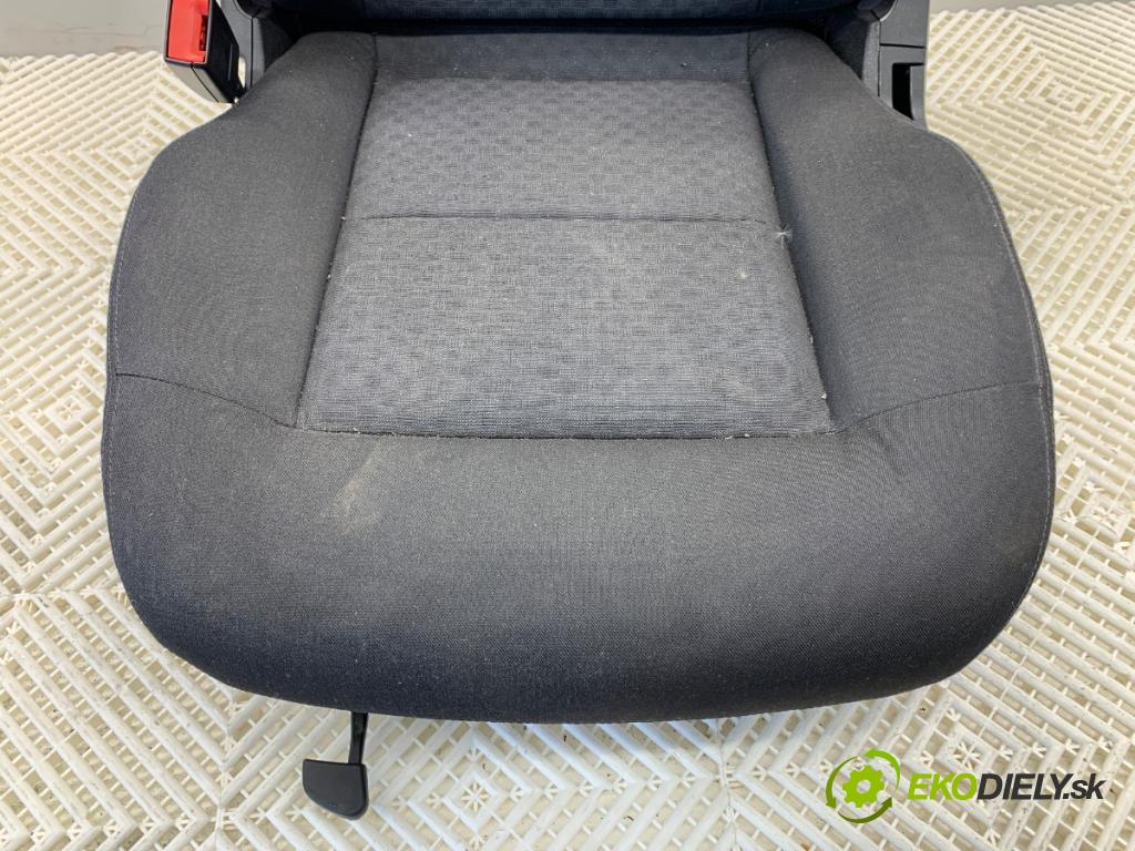 MERCEDES-BENZ W212 sedan 2010 170 kW E 350 CDI (212.025) 2987 sedadlo levý přední část