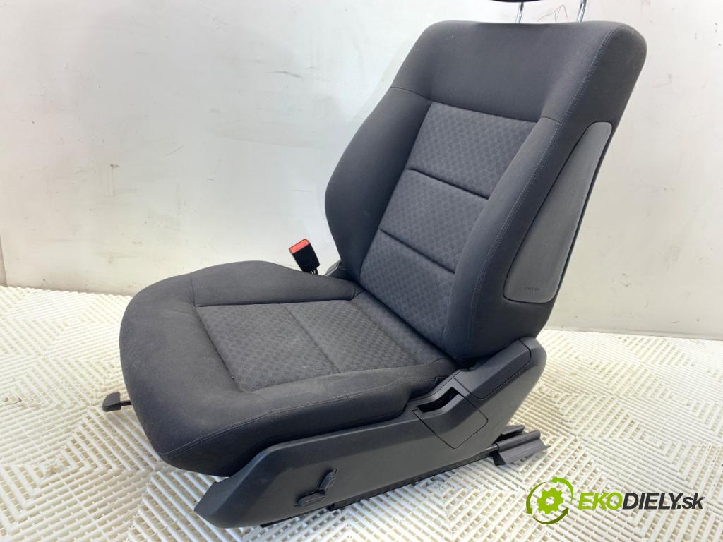 MERCEDES-BENZ W212 sedan 2010 170 kW E 350 CDI (212.025) 2987 sedadlo levý přední část