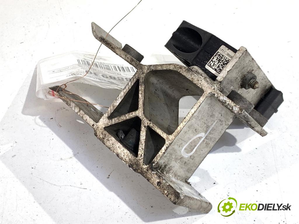 BMW G05 SUV 2020 294 kW xDrive M 50 d 2993 Držiak Uchytenie chladičov pravy 7421636