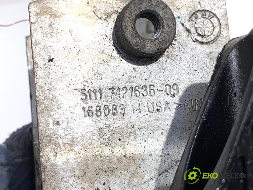 BMW G05 SUV 2020 294 kW xDrive M 50 d 2993 Držiak Uchytenie chladičov pravy 7421636