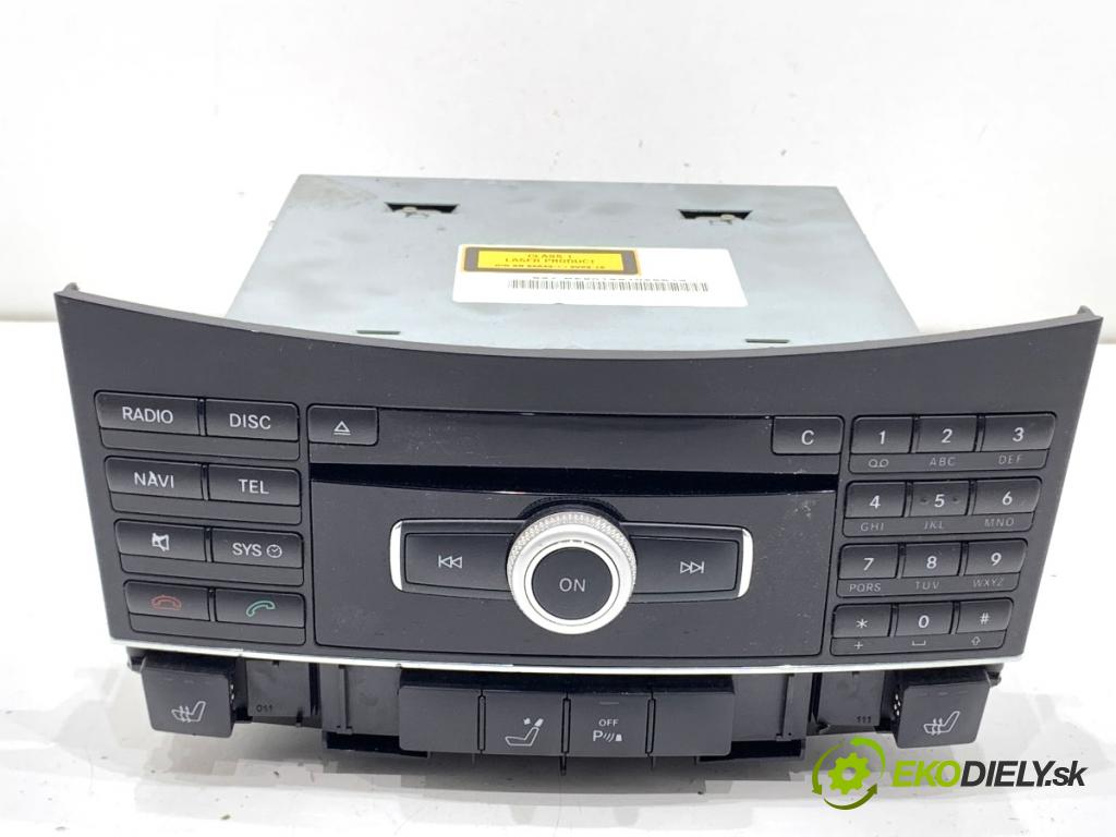 MERCEDES-BENZ W212 sedan 2010 170 kW E 350 CDI (212.025) 2987 RADIO A2128202610 (Audio zariadenie)