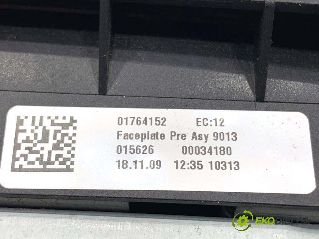 MERCEDES-BENZ W212 sedan 2010 170 kW E 350 CDI (212.025) 2987 RADIO A2128202610 (Audio zariadenie)