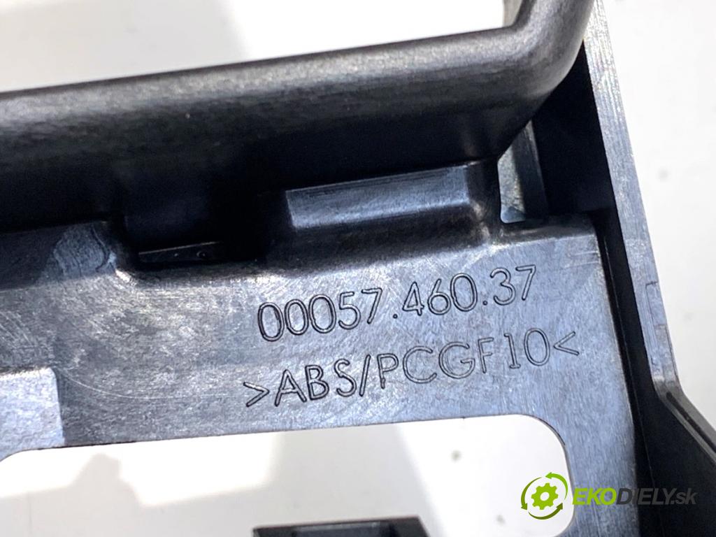 MERCEDES-BENZ W212 sedan 2010 170 kW E 350 CDI (212.025) 2987 Lakťová opierka 0005746037 (Lakťová opierka)