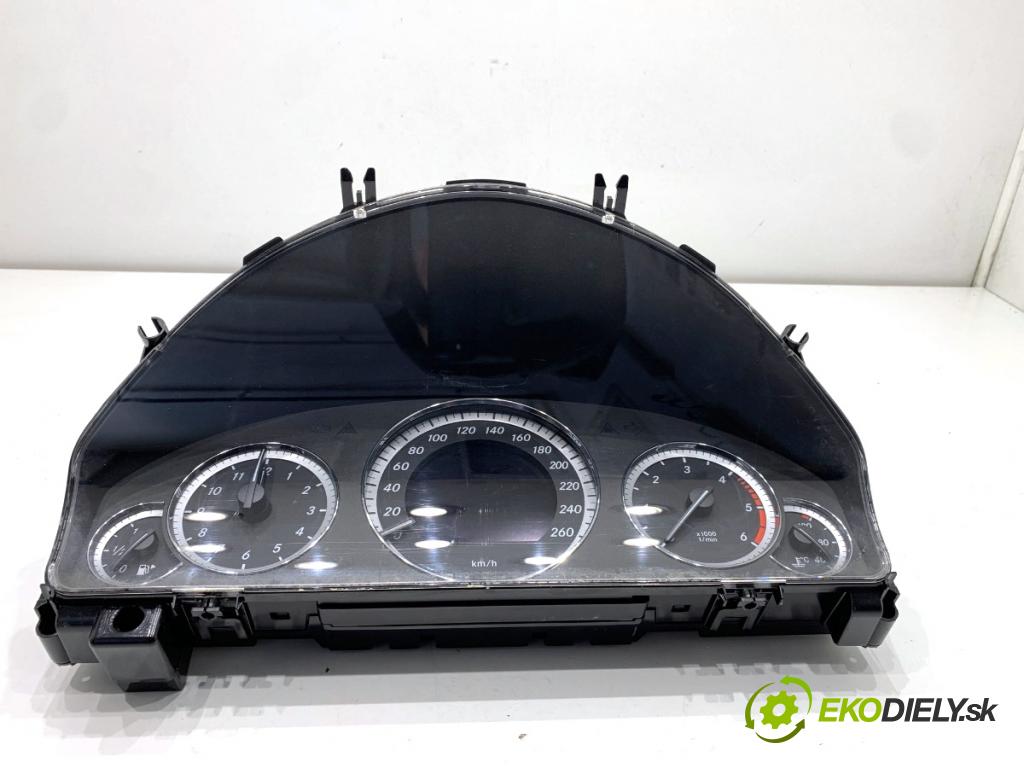 MERCEDES-BENZ W212 sedan 2010 170 kW E 350 CDI (212.025) 2987 Prístrojovka A2129004104 (Prístrojová doska)
