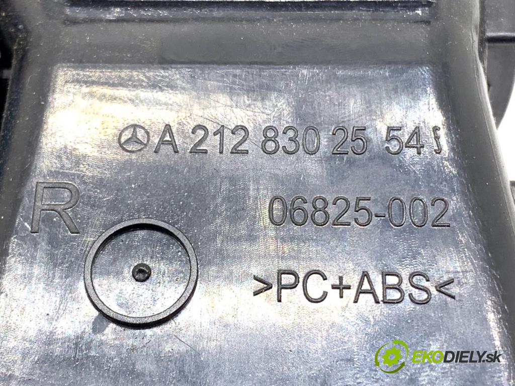 MERCEDES-BENZ W212 sedan 2010 170 kW E 350 CDI (212.025) 2987 Mriežky kúrenia predný stredna A2128302554
