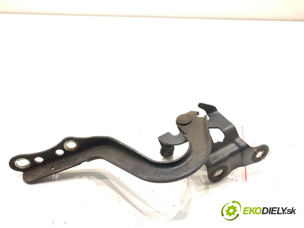 TOYOTA YARIS III liftback 2011 73 kW 1.3 (NSP130_) 1329 závěs kapoty pravý přední část