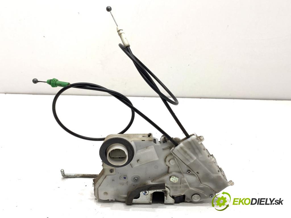 TOYOTA YARIS III liftback 2011 73 kW 1.3 (NSP130_) 1329 zámok dveře levý přední část