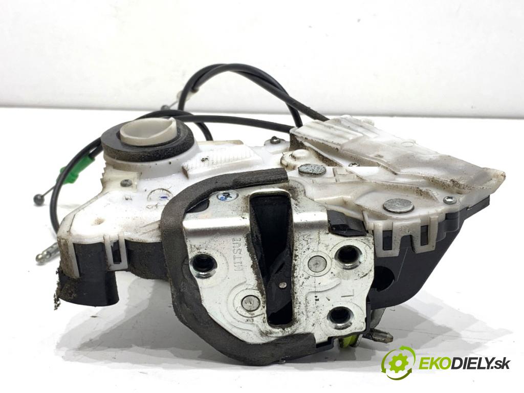 TOYOTA YARIS III liftback 2011 73 kW 1.3 (NSP130_) 1329 zámok dveře levý přední část