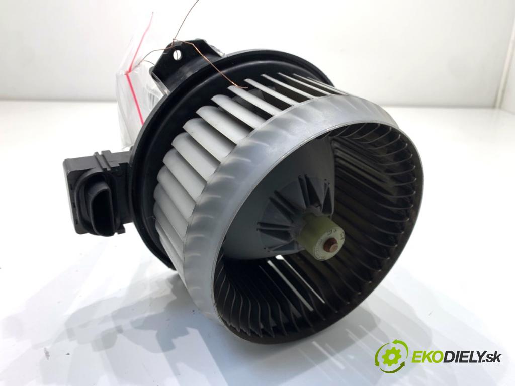 TOYOTA YARIS III liftback 2011 73 kW 1.3 (NSP130_) 1329 ventilátor kúrenia AV1370