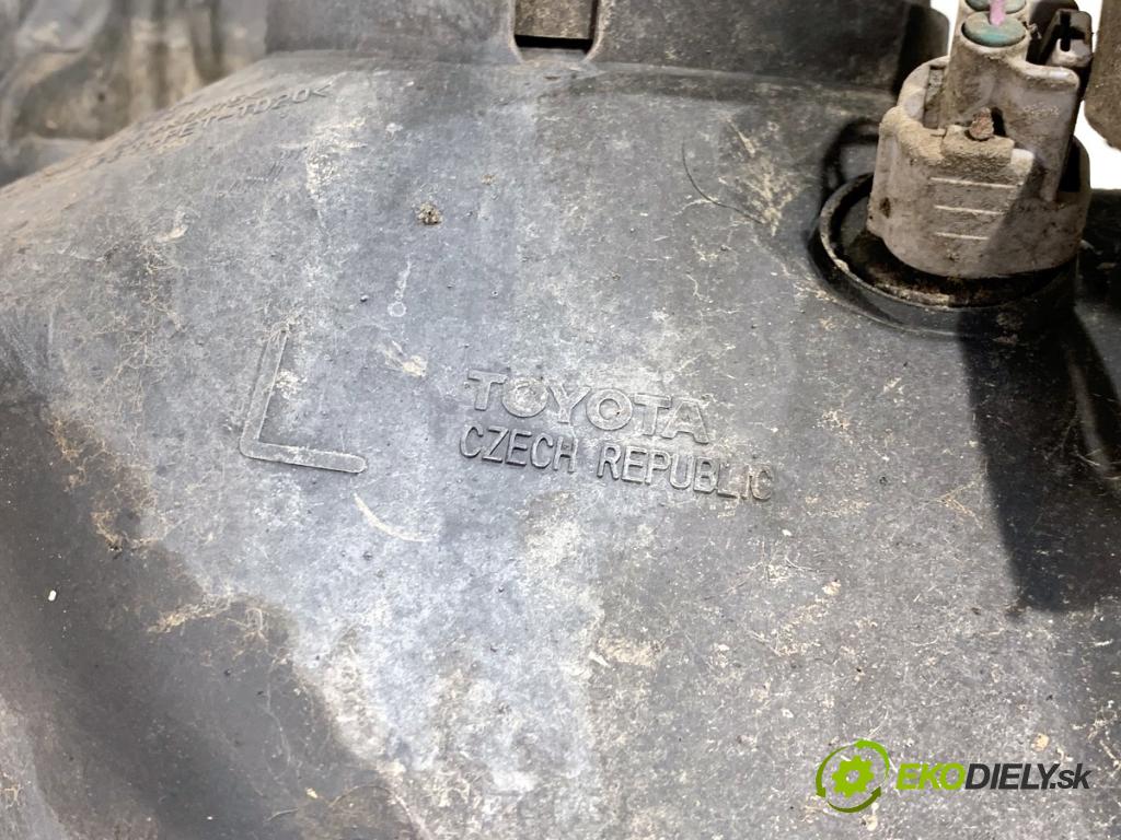 TOYOTA YARIS III liftback 2011 73 kW 1.3 (NSP130_) 1329 světlomet levý přední část