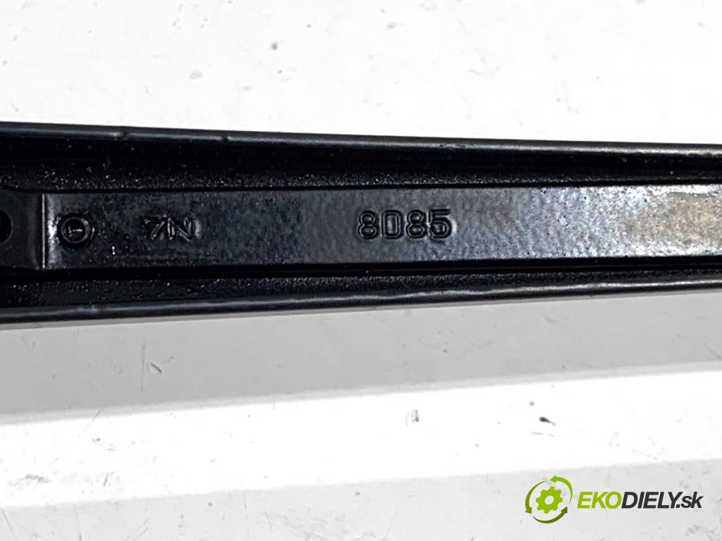 TOYOTA YARIS III liftback 2011 73 kW 1.3 (NSP130_) 1329 ramena stěrače přední část