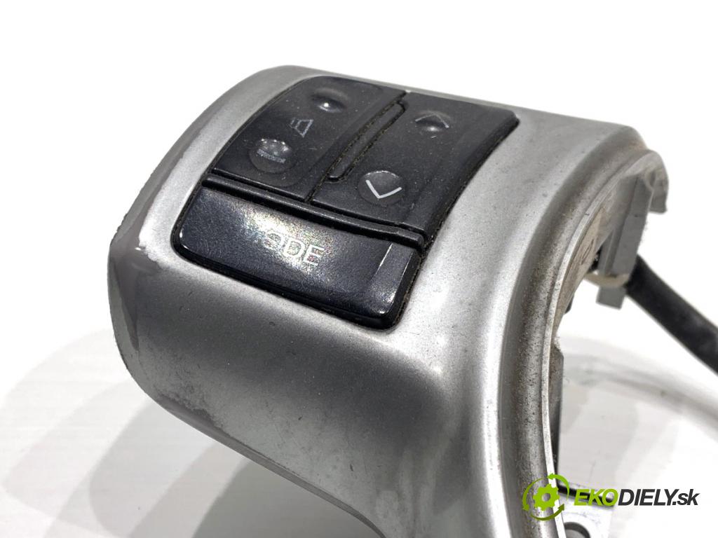 TOYOTA YARIS III liftback 2011 73 kW 1.3 (NSP130_) 1329 SPÍNAČE: volantu