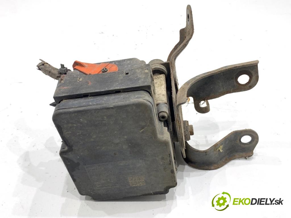 TOYOTA YARIS III liftback 2011 73 kW 1.3 (NSP130_) 1329 pumpa ABS 44540-0D100 (Pumpa ABS)