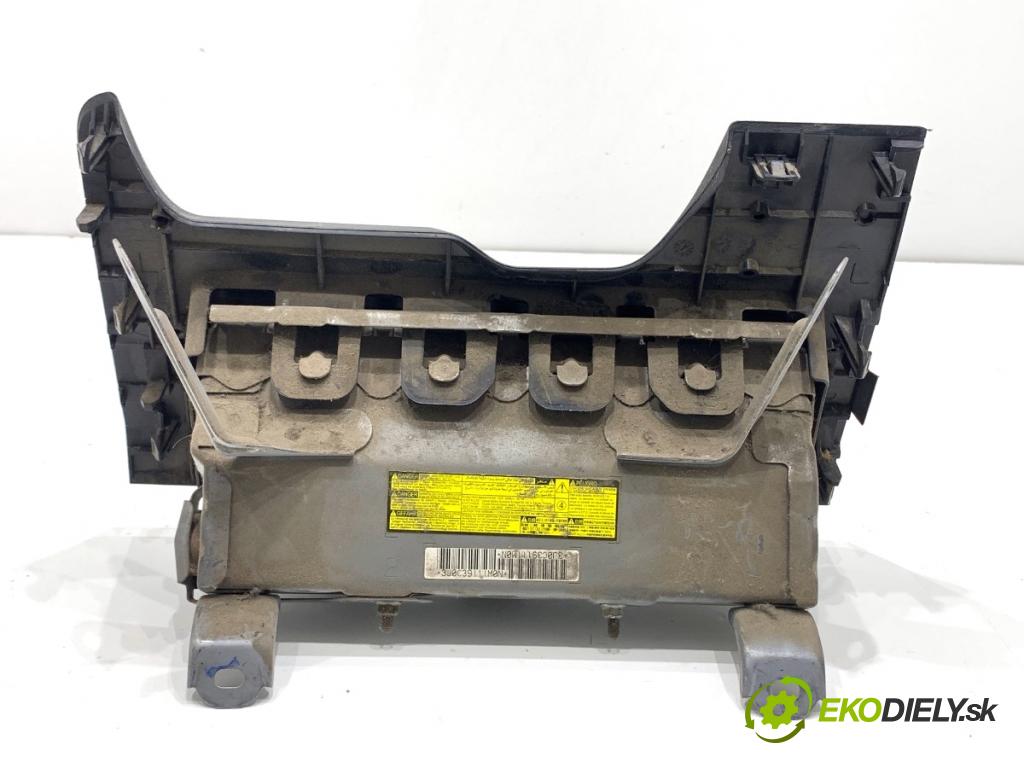 TOYOTA YARIS III liftback 2011 73 kW 1.3 (NSP130_) 1329 AirBag koleno: