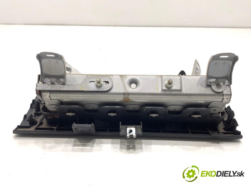 TOYOTA YARIS III liftback 2011 73 kW 1.3 (NSP130_) 1329 AirBag koleno: