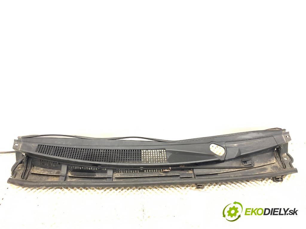 TOYOTA YARIS III liftback 2011 73 kW 1.3 (NSP130_) 1329 Torpédo, plast pod čelné okno 55781-0D160 55752-0D040 (Torpédo (plast pod čelným sklom))