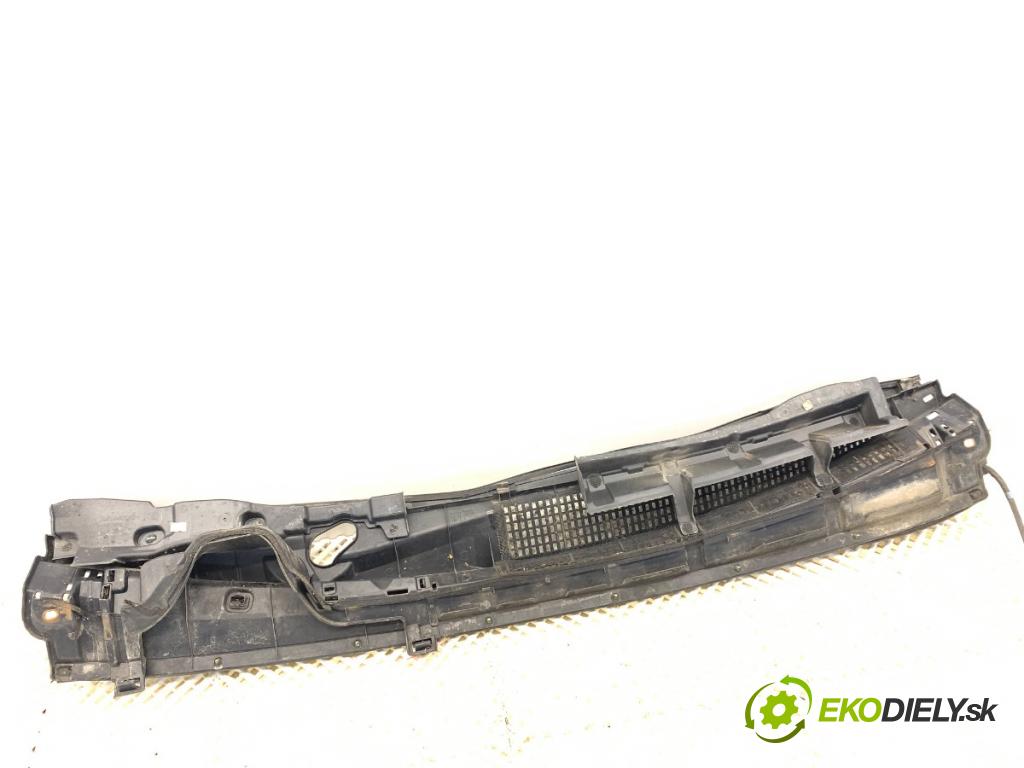 TOYOTA YARIS III liftback 2011 73 kW 1.3 (NSP130_) 1329 Torpédo, plast pod čelné okno 55781-0D160 55752-0D040 (Torpédo (plast pod čelným sklom))