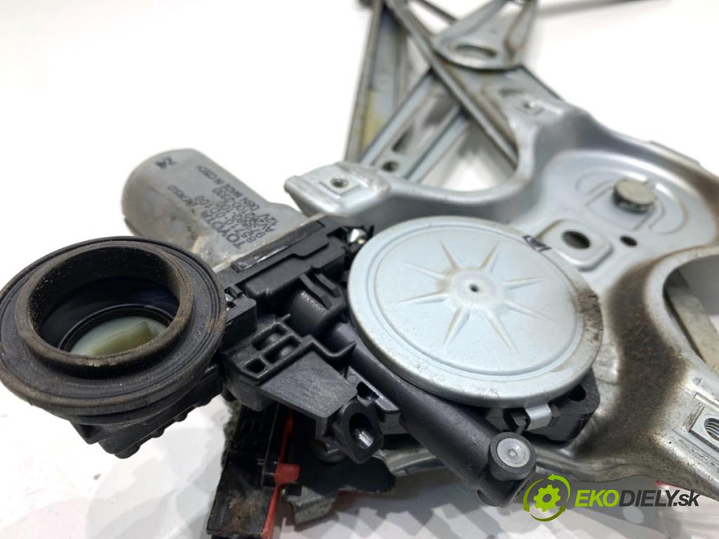 TOYOTA YARIS III liftback 2011 73 kW 1.3 (NSP130_) 1329 Mechanizmus okna pravy predný 85710-0D100