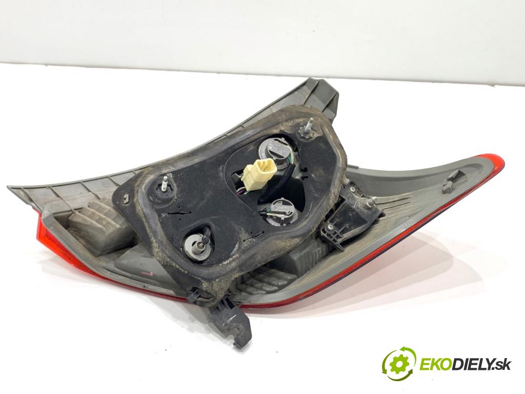 TOYOTA YARIS III liftback 2011 73 kW 1.3 (NSP130_) 1329 Svetlo ľavy zad