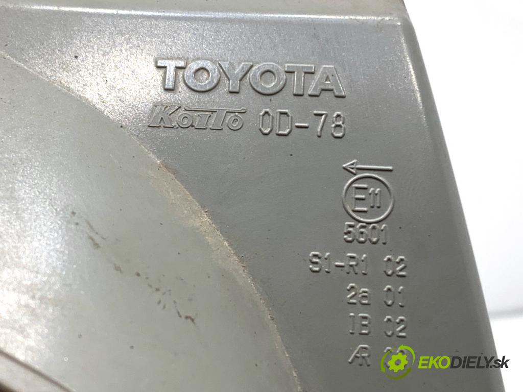 TOYOTA YARIS III liftback 2011 73 kW 1.3 (NSP130_) 1329 světlo levý zadní část