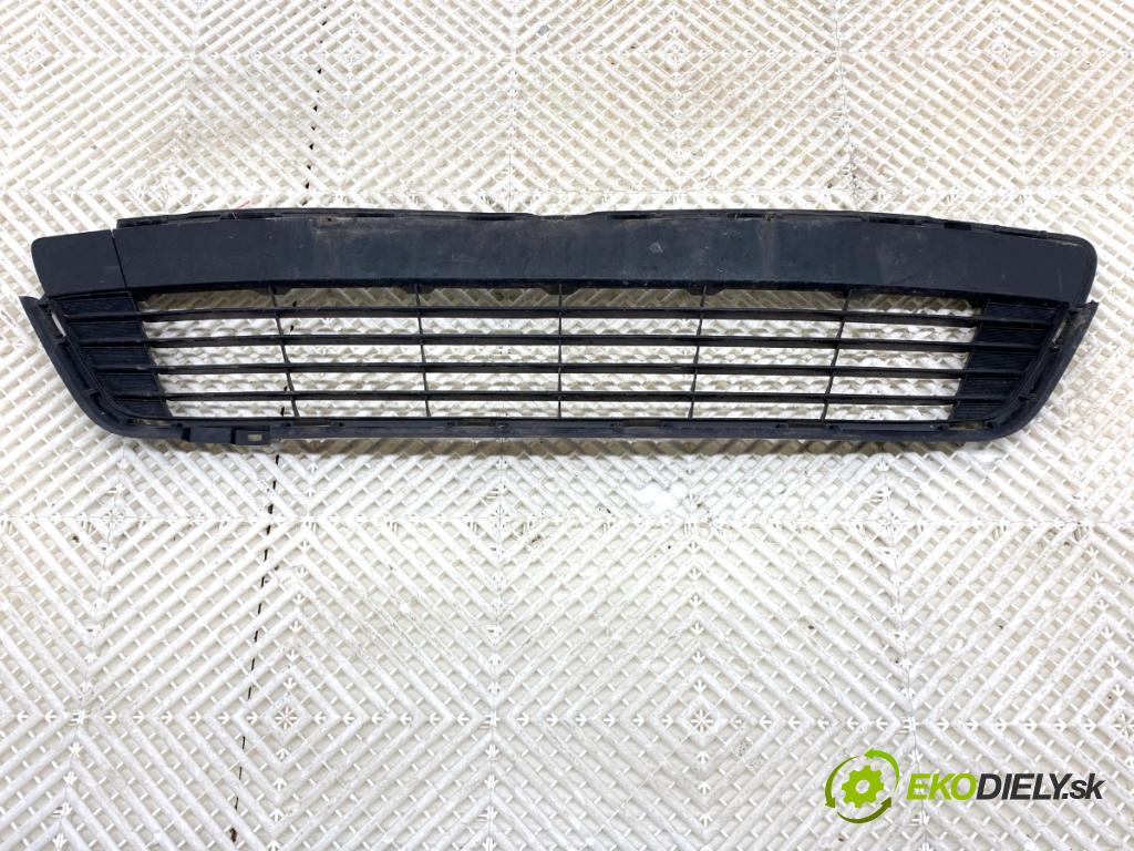 TOYOTA YARIS III liftback 2011 73 kW 1.3 (NSP130_) 1329 mří nárazníka přední část 53112-0D210 (Přední mřížka (maska chladiče))