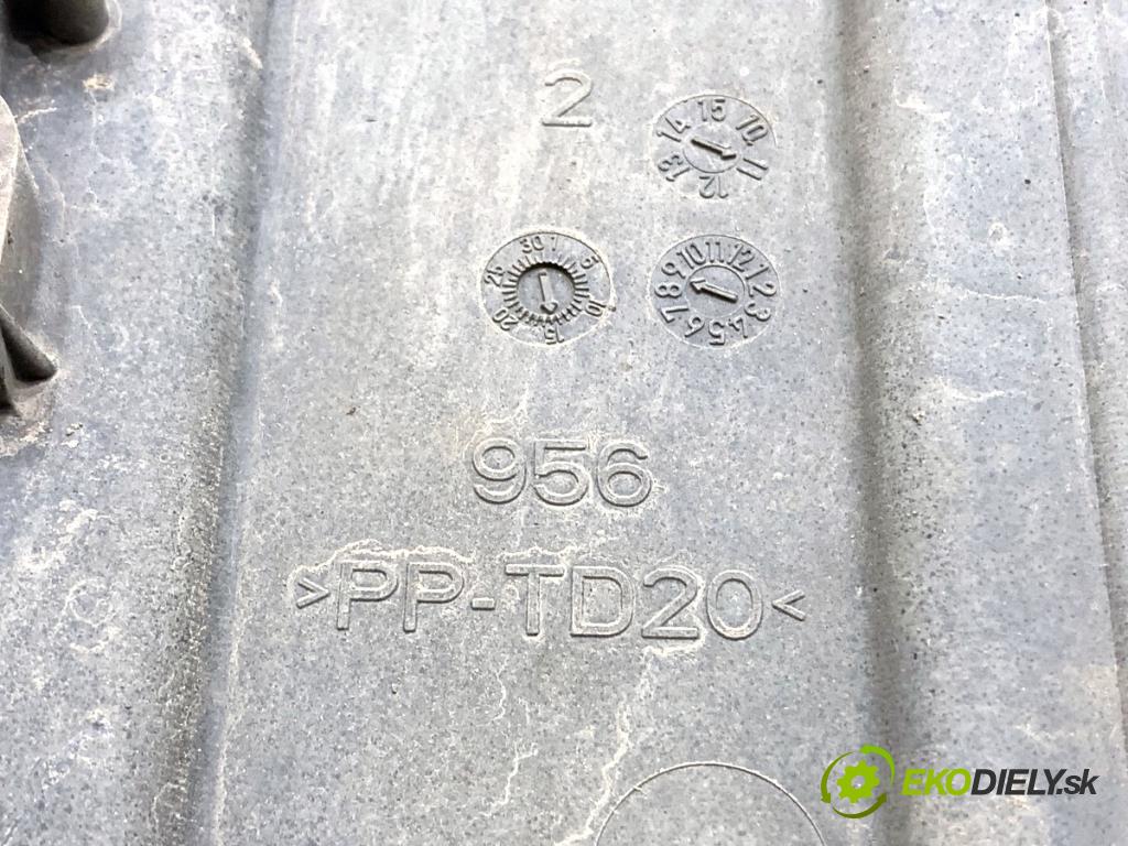 TOYOTA YARIS III liftback 2011 73 kW 1.3 (NSP130_) 1329 volant vzduchu