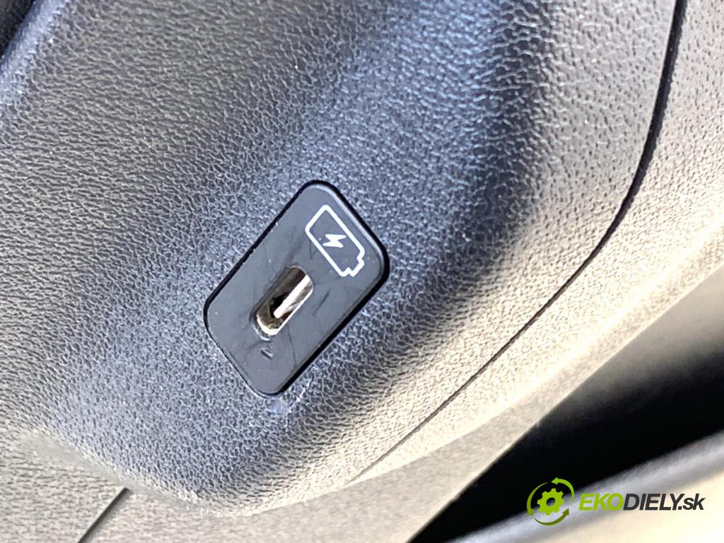 KIA EV6 liftback 2022 239 kW 77 AWD  sedadlo pravý přední část