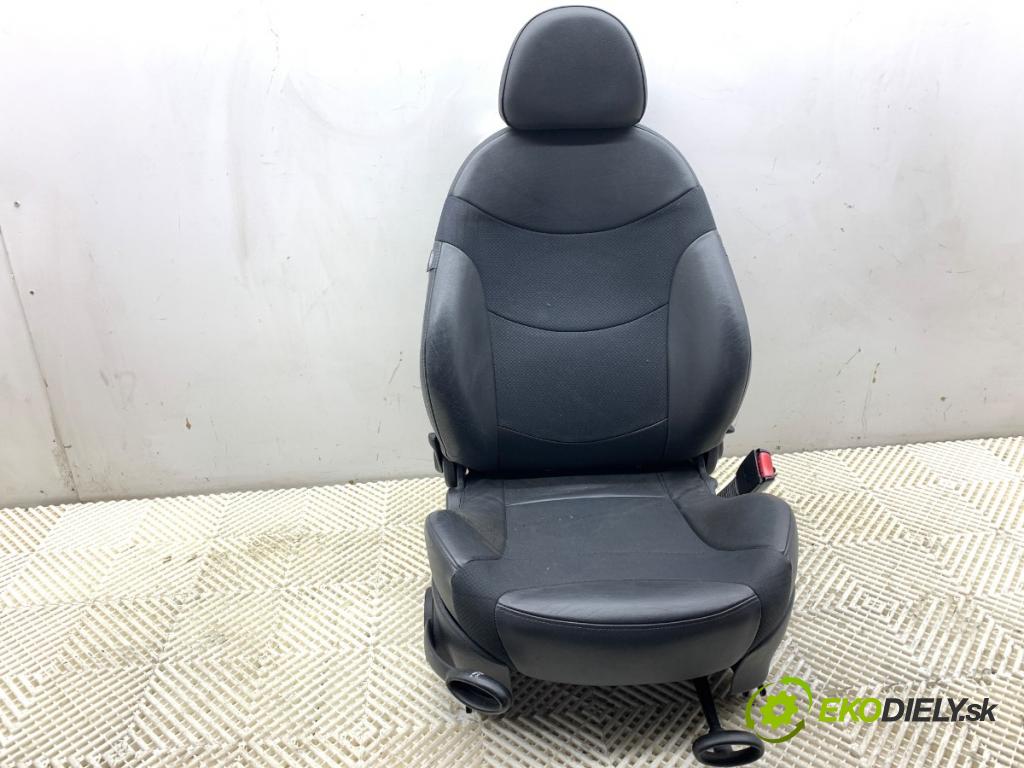 MINI R50 R53 liftback 2006 125 kW Cooper S 1598 sedadlo pravý přední část 