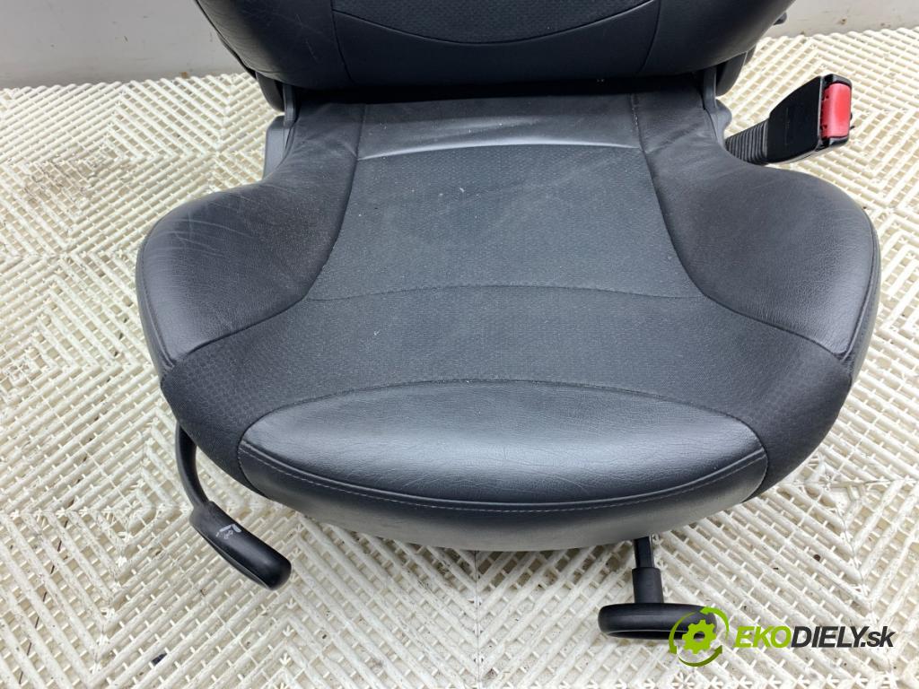 MINI R50 R53 liftback 2006 125 kW Cooper S 1598 sedadlo pravý přední část