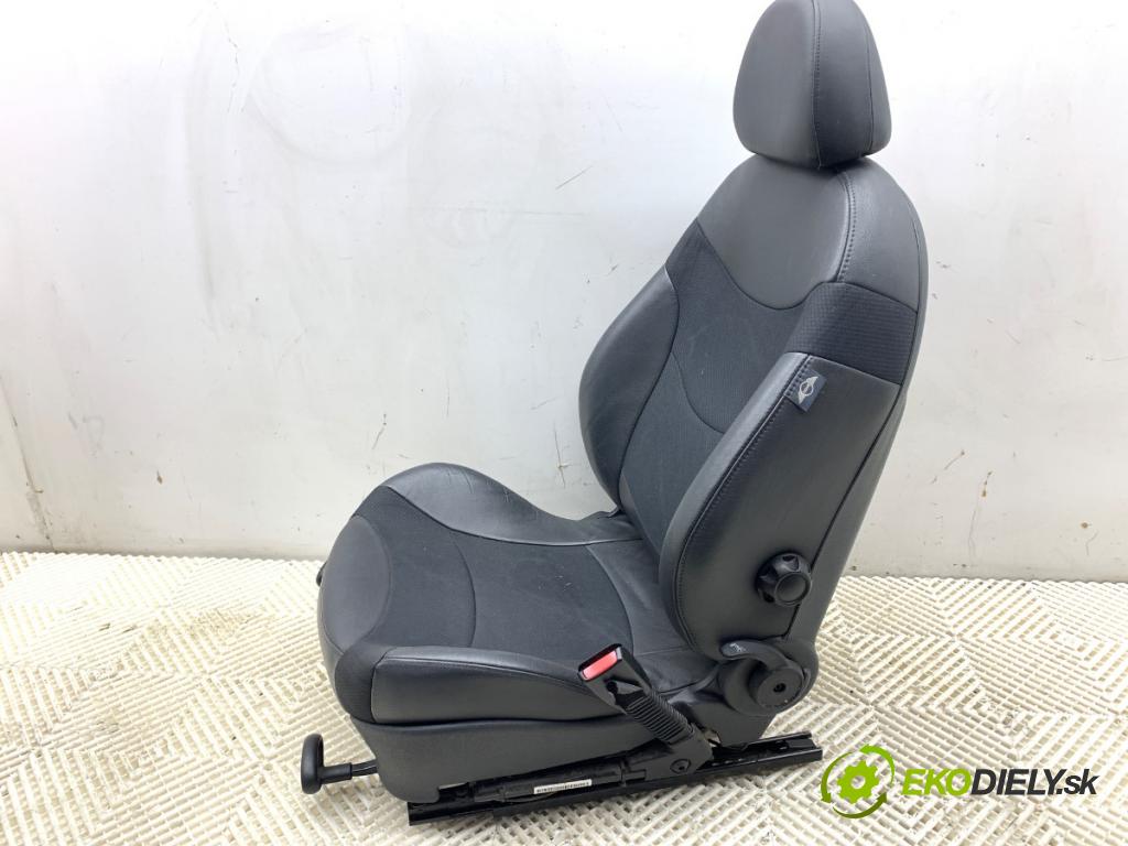 MINI R50 R53 liftback 2006 125 kW Cooper S 1598 sedadlo pravý přední část