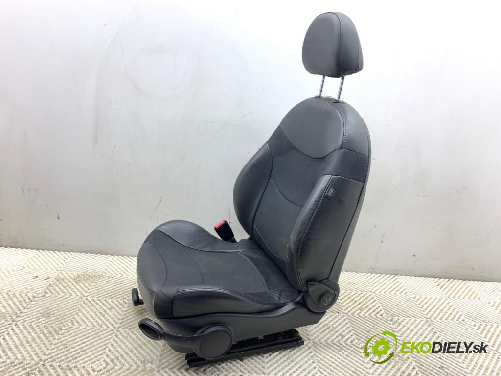 MINI R50 R53 liftback 2006 125 kW Cooper S 1598 Sedadlo ľavy predný