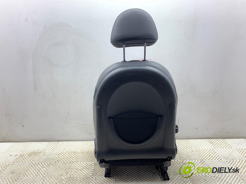 MINI R50 R53 liftback 2006 125 kW Cooper S 1598 Sedadlo ľavy predný