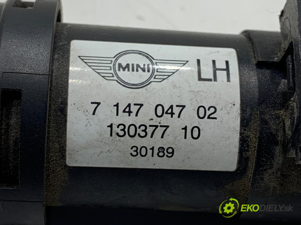 MINI R50 R53 liftback 2006 125 kW Cooper S 1598 ostrekovača svetla ľavy predný 7147047